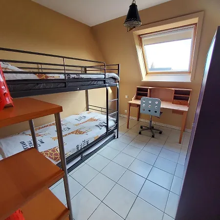 Holiday home In Met Tuin En Parkeerplaats