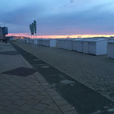 Holiday home In Met Tuin En Parkeerplaats *